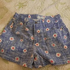 Literal Daisy dukes with daisies